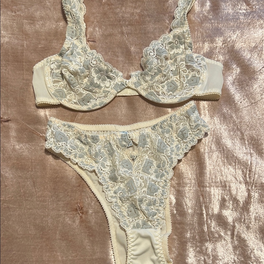 Vintage 80’s Antonella Elegant Cream Lace Lingerie Set
